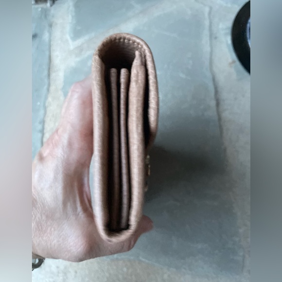 Gorgeous Gucci Interlocking GG Long Wallet - Picture 11 of 12